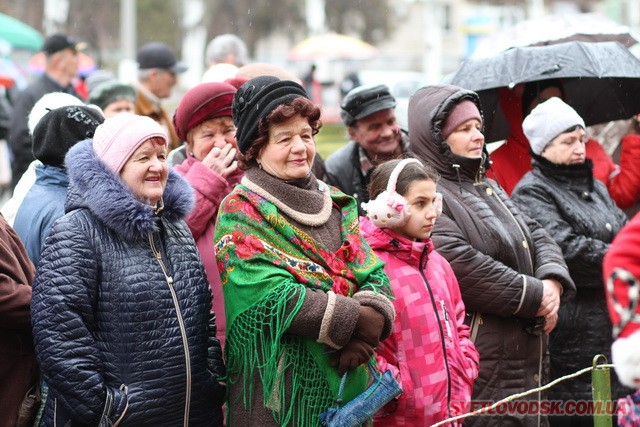 Під весняний дощик на площі палили «людину». Проводжали зиму