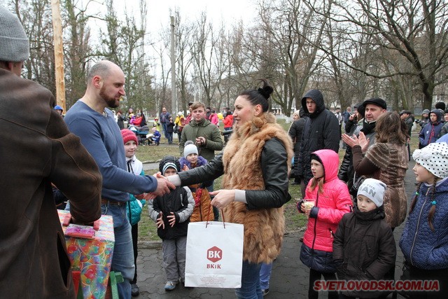 Під весняний дощик на площі палили «людину». Проводжали зиму