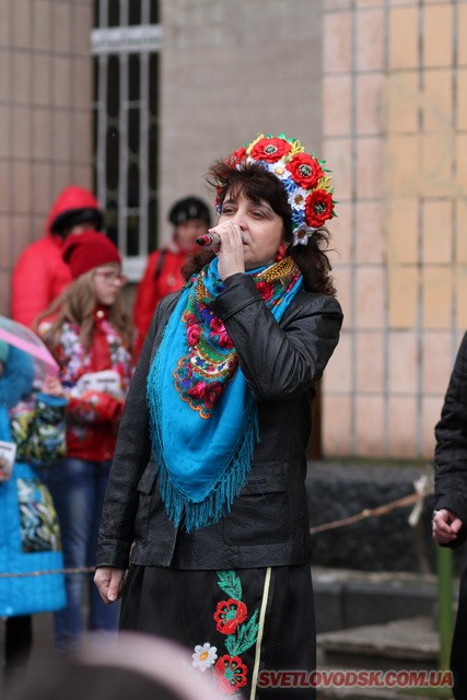 Під весняний дощик на площі палили «людину». Проводжали зиму