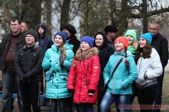 Під весняний дощик на площі палили «людину». Проводжали зиму