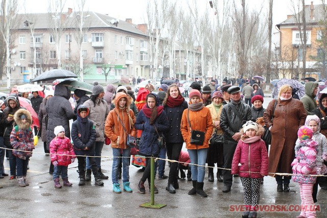 Під весняний дощик на площі палили «людину». Проводжали зиму