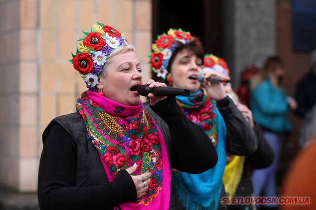 Під весняний дощик на площі палили «людину». Проводжали зиму