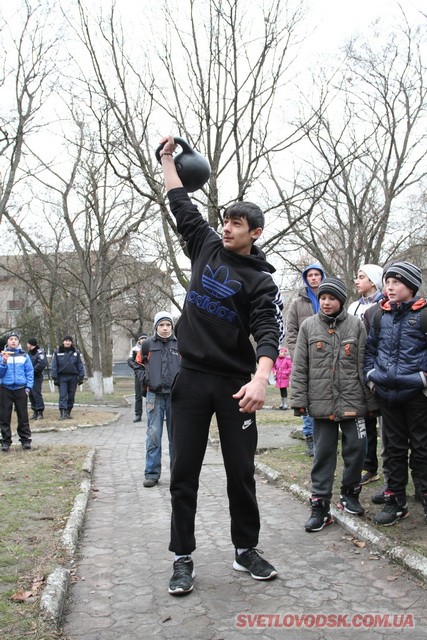 Під весняний дощик на площі палили «людину». Проводжали зиму