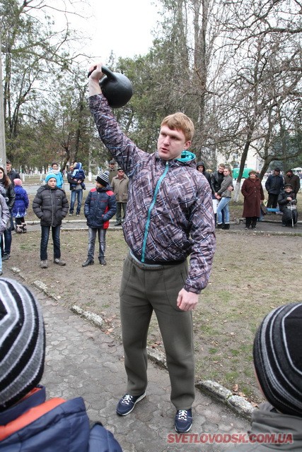 Під весняний дощик на площі палили «людину». Проводжали зиму