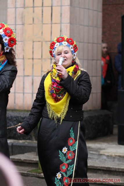 Під весняний дощик на площі палили «людину». Проводжали зиму