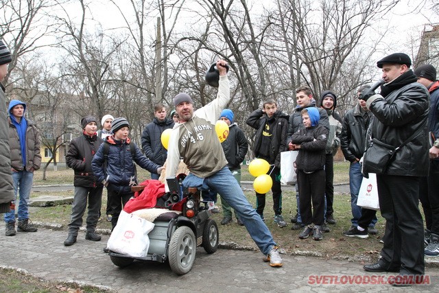 Під весняний дощик на площі палили «людину». Проводжали зиму