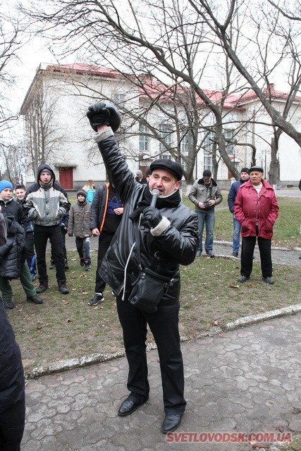 Під весняний дощик на площі палили «людину». Проводжали зиму