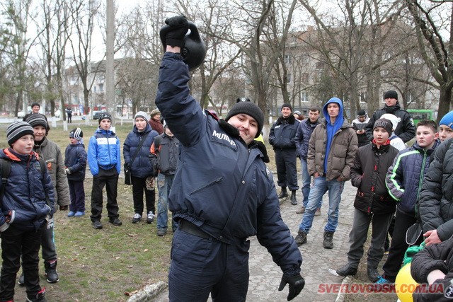 Під весняний дощик на площі палили «людину». Проводжали зиму