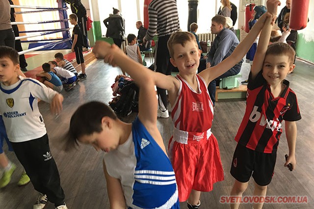37 боксерів зі Світловодська вдало виступили на турнірі у Комсомольську