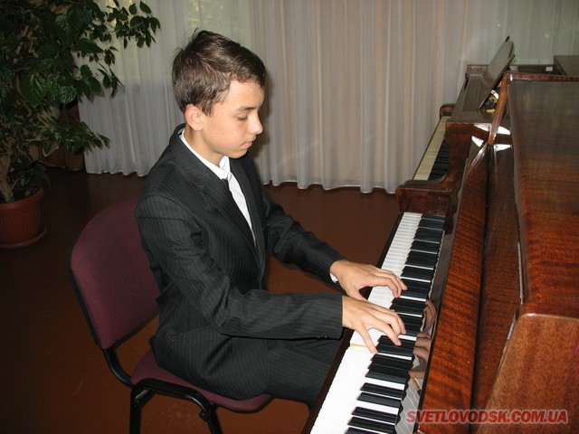 Боровський Всеволод — 8 клас фортепіано. Викладач Медведєва О.О.