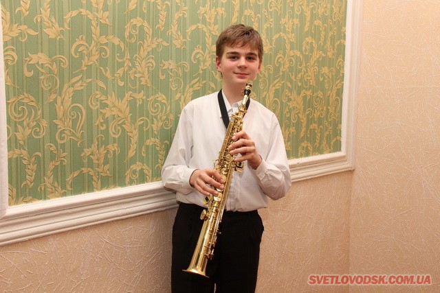 Бабенко Ілля — 6 клас саксофона. Викладач Бондаренко А.А., концертмейстер Жежель І.Й.