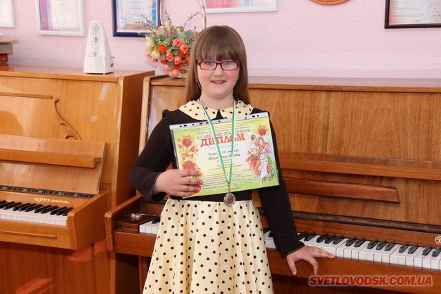 Іванна Михайленко - учениця 2 класу фортепіано. Викладач Ірина Темнова.
