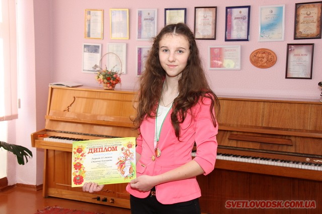 Єлизавета Сталенко - учениця 8 класу фортепіано. Викладач Ірина Темнова.