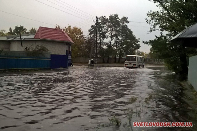 Внаслідок сильного дощу у Світловодську затопило декілька вулиць