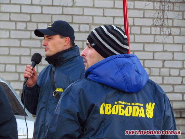 Пам’ять Віталія Куцевича вшанували мітингом і вуличним вказівником на стіні міськрайвідділу поліції