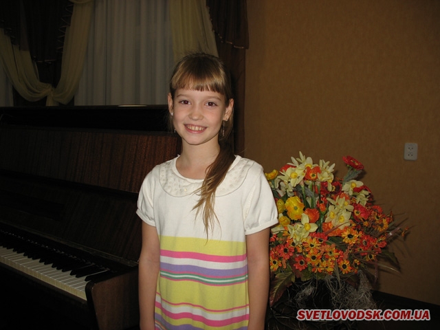 Осиченко Крістіна - учениця класу сольного співу.  Викладач Наталія Коваленко.