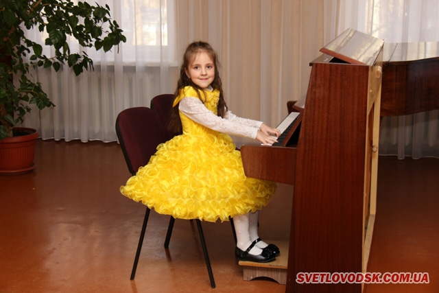 Салтикова Софія - учениця класу фортепіано. Викладач Ольга Медведєва.