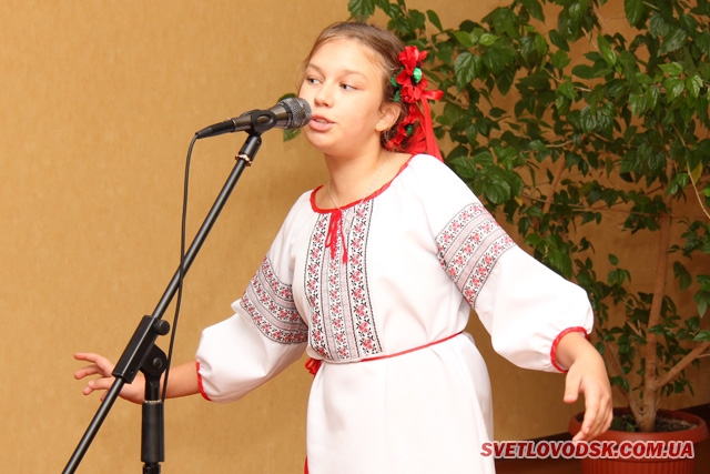 Щербина Анна - учениця класу сольного співу. Викладач Наталія Коваленко.