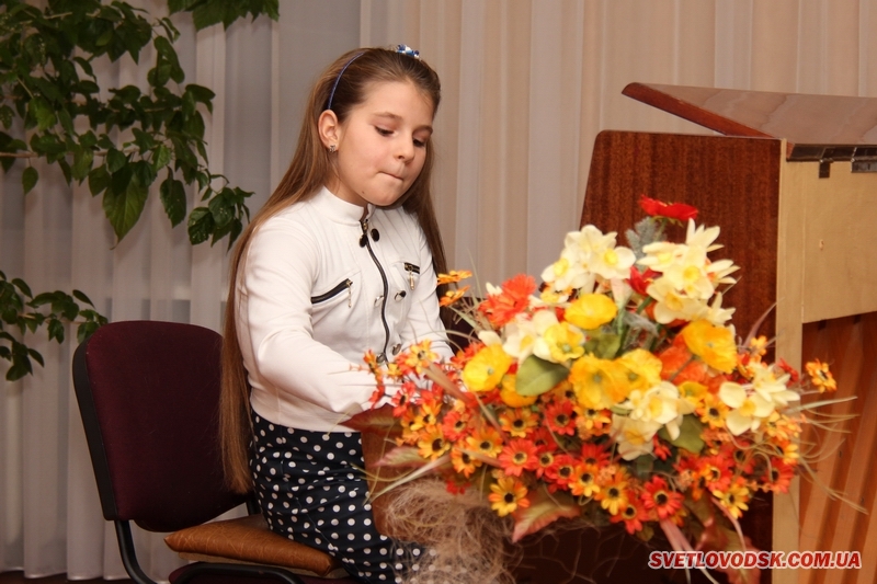 Юлія Тіщенко – учениця класу фортепіано. Викладач Людмила Авраменко