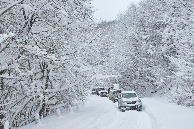 На різдвяні свята в Україні сильні морози, снігопади та хуртовини – будьте обережні за кермом!
