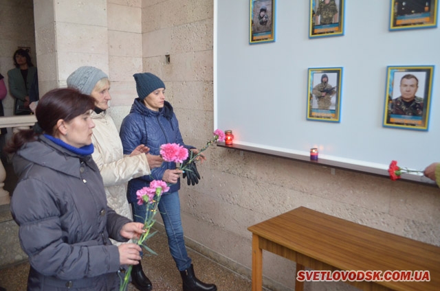 В адмінбудинку Світловодська відкрили меморіальну дошку загиблим воїнам АТО