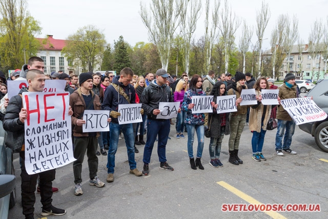 Єдиний раз на мітингові запанувала тиша — Рахімбєрдиєв дзвонив Котенку… Тиша (ДОПОВНЕНО)