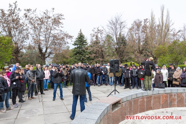 Єдиний раз на мітингові запанувала тиша — Рахімбєрдиєв дзвонив Котенку… Тиша (ДОПОВНЕНО)