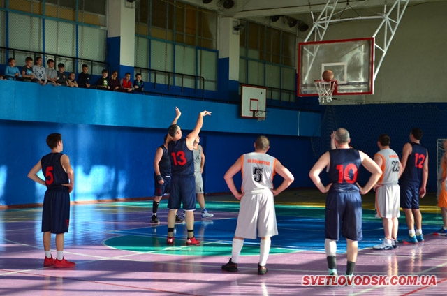 Видовищні ігри показали ветерани баскетболу
