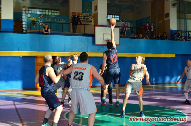 Видовищні ігри показали ветерани баскетболу