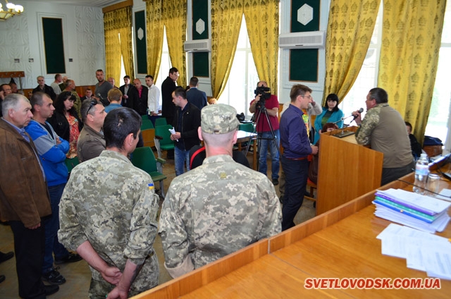 Суворі чоловіки, що порох нюхали, чубились на сесії через Ірину Щербину