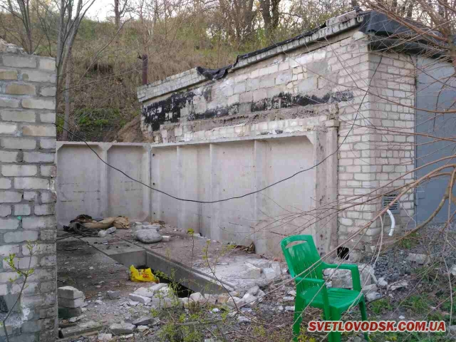 ФОТОФАКТ: Хто відповість за зруйновані гаражі?