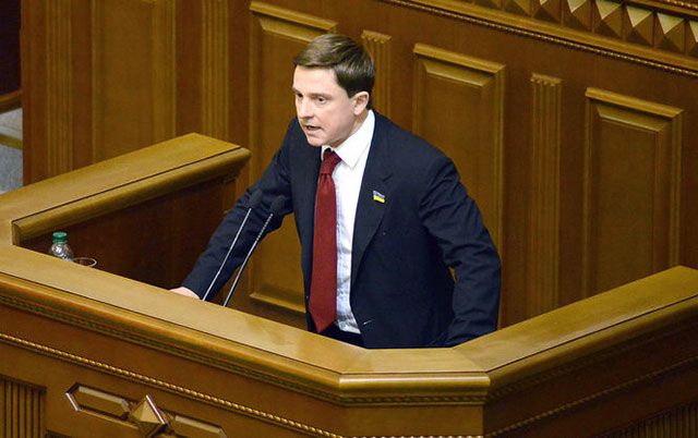 Довгий не мог не подписать решение сессии Киевсовета, — генпрокурор Луценко