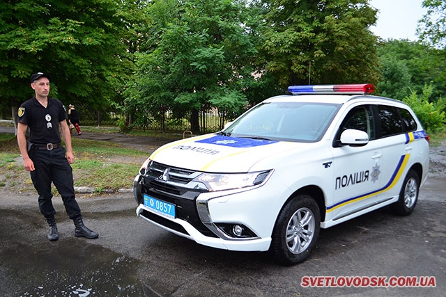 Світловодський відділ поліції отримав новий потужний позашляховик Mitsubishi Outlander PHEV