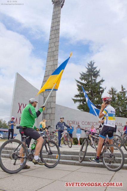 ФОТОФАКТ: У Світловодську відбувся велопробіг до Дня Державного Прапора України