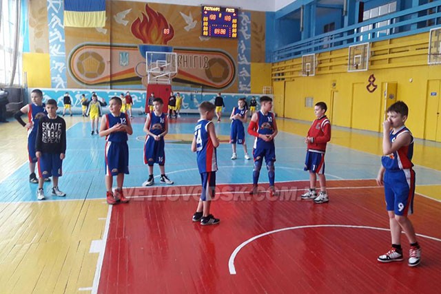Справжній клас показали світловодські баскетболісти у Чернігові