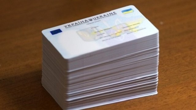 Посвідки іноземцям та особам без громадянства  на проживання в Україні оформлятимуть у формі ID-картки