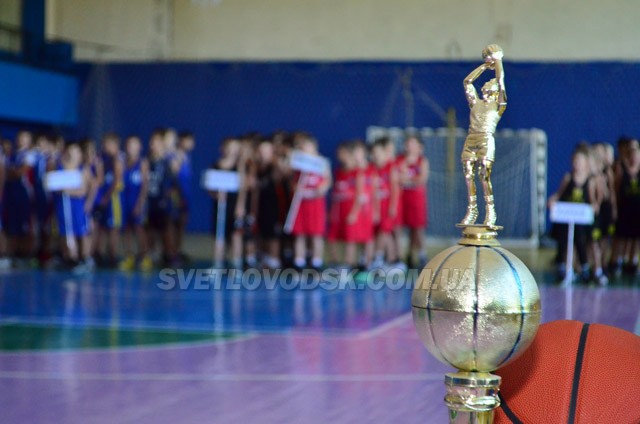 Баскетбол: у двобої сильніших зійшлися Світловодськ з Кропивницьким