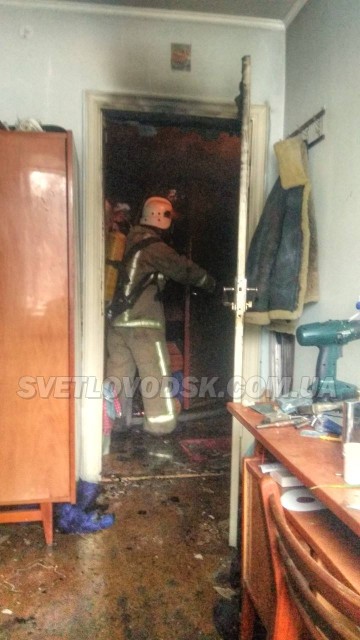 У Світловодську під час гасіння пожежі рятувальники врятували чоловіка