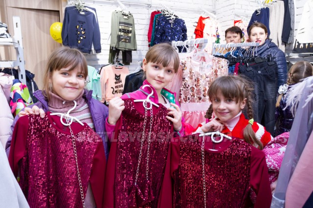 «Мамо, хочу на червону доріжку!», або За дитячим одягом — до магазину YARKO