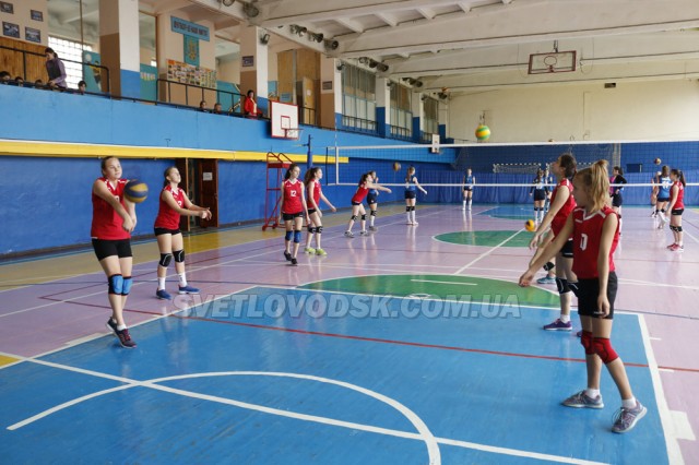 Фінал чемпіонату України з волейболу «Дитяча ліга». Світловодські спортсменки обіграли гостей
