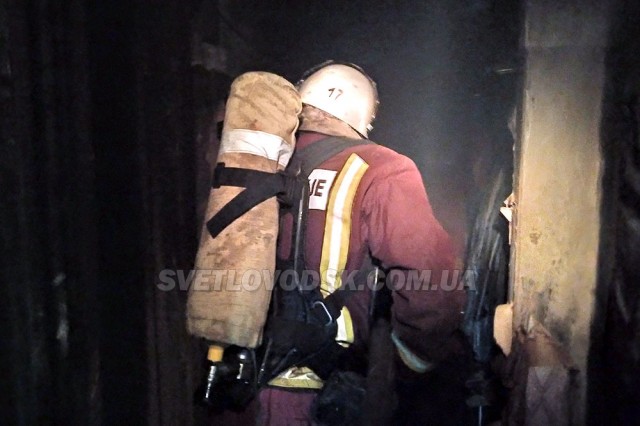 Під час гасіння пожежі рятувальники виявили тіло загиблого чоловіка та врятували пенсіонерку