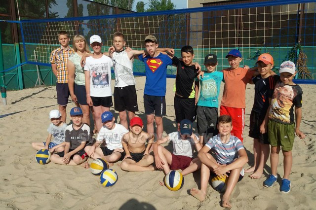Святковий турнір з пляжного волейболу
