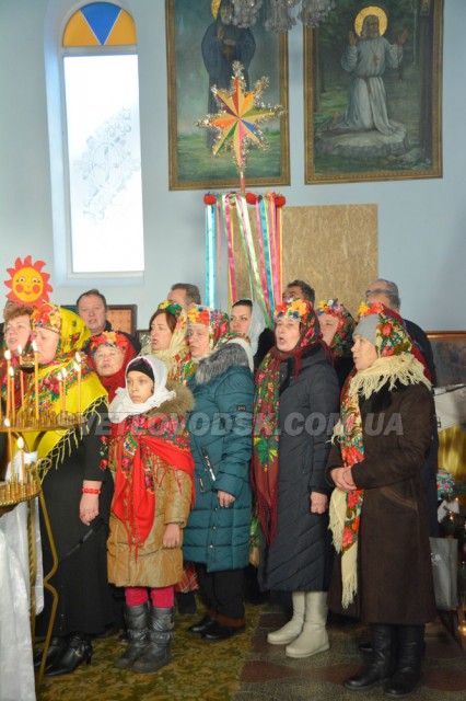 З піснями та колядками власівчани святкували Різдво Христове у храмі