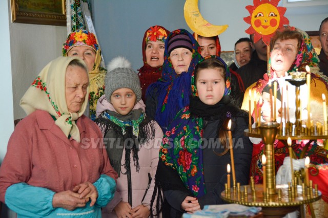 З піснями та колядками власівчани святкували Різдво Христове у храмі