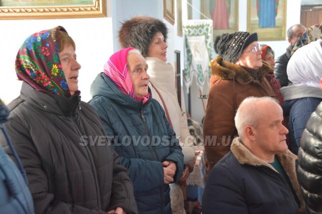 З піснями та колядками власівчани святкували Різдво Христове у храмі