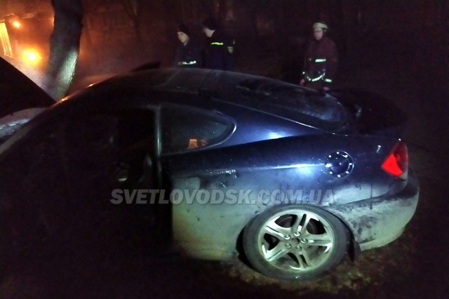 У Світловодську бійці ДСНС ліквідували пожежу автомобіля Hyundai Coupe