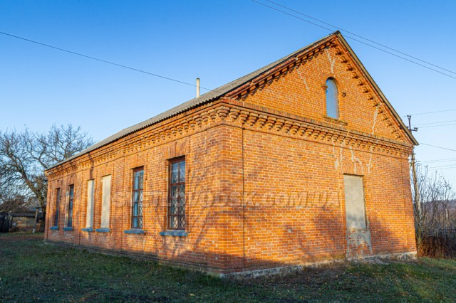 Свято-Миколаївська церква (колишня земська школа)