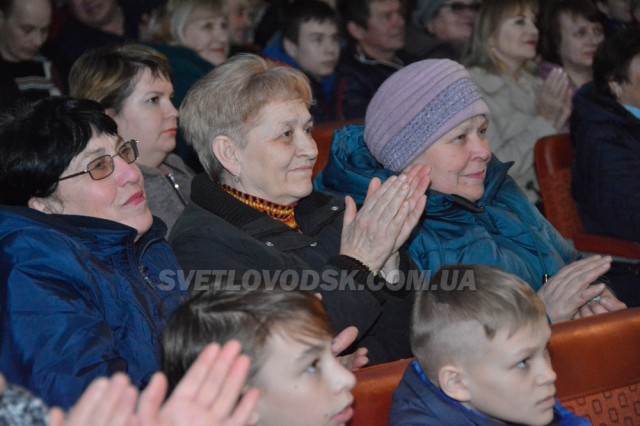 Весняний букет вітань для найулюбленіших жінок