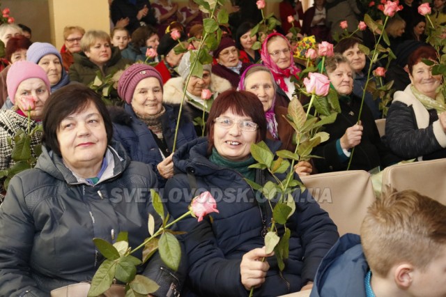 Весняний букет вітань для найулюбленіших жінок