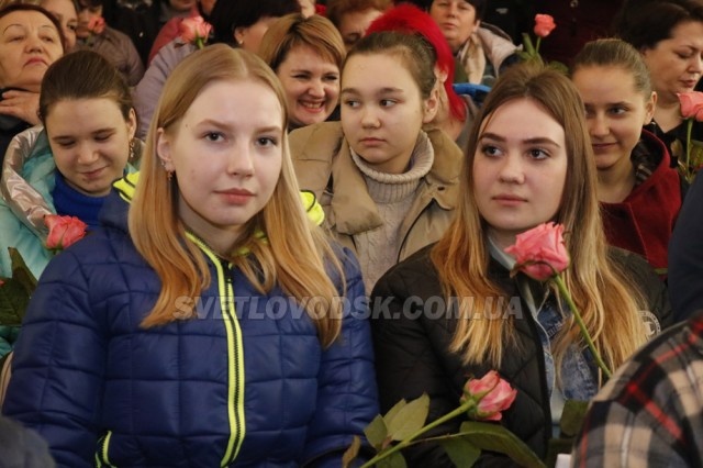 Весняний букет вітань для найулюбленіших жінок